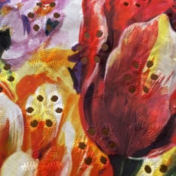 Designerstoff mit Blumen und Lochstickerei Frühlingsblumen