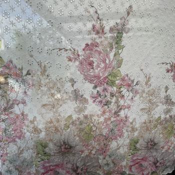 Designerstoff mit Blumen und Lochstickerei Pfingsrose